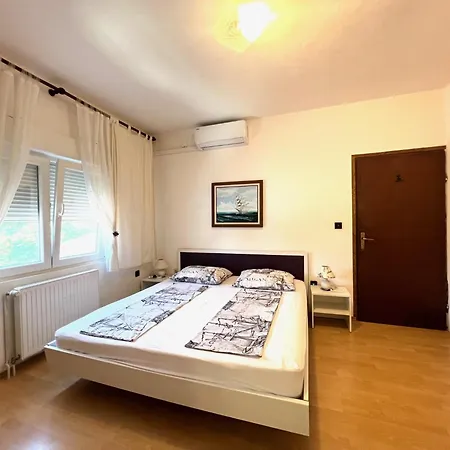 Kunce Apartment