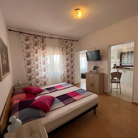 Kunce Apartment *